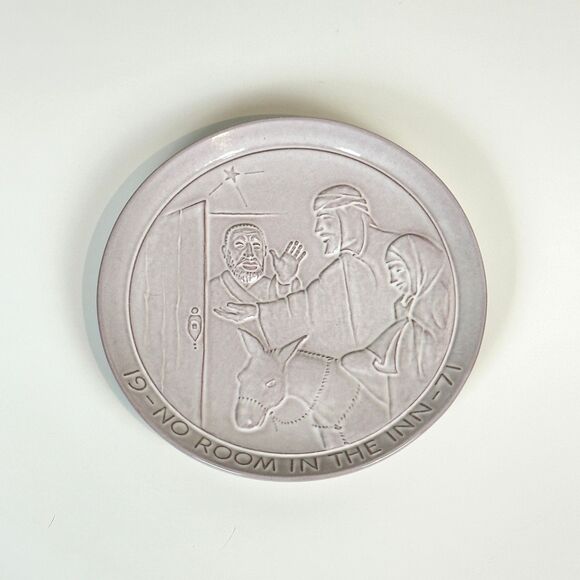 Vintage Frankoma Christmas White Wall Hanging Plate, No Room in the Inn 1971 - Picture 1 of 5